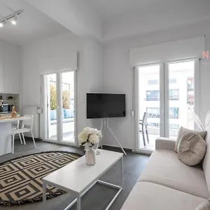 Lusso Bianco, Nilie Hospitality Mgmt Apartment